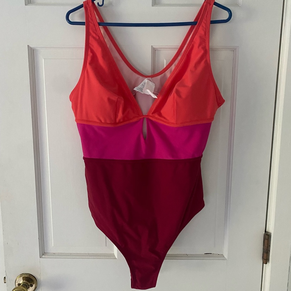 CupShe color block swimsuit